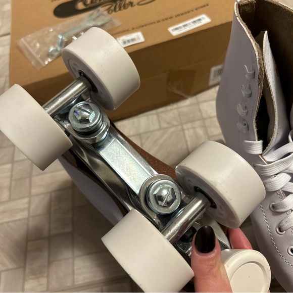 Chicago White Roller Skates - Picture 11 of 15